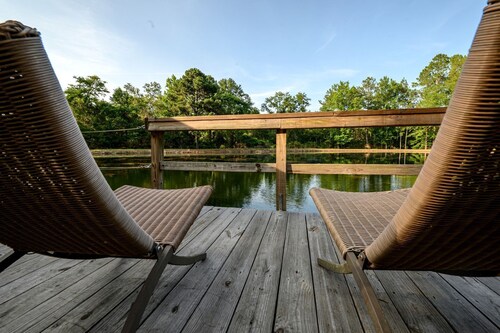 Peaceful Cabin with Dock and Pond Views in Georgia