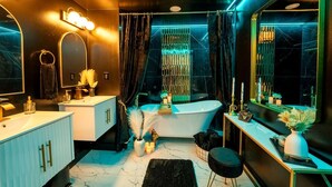 Bathroom - Incredible Luxurious Dome for a Relaxing Getaway in Smithville, Texas (Smithville)