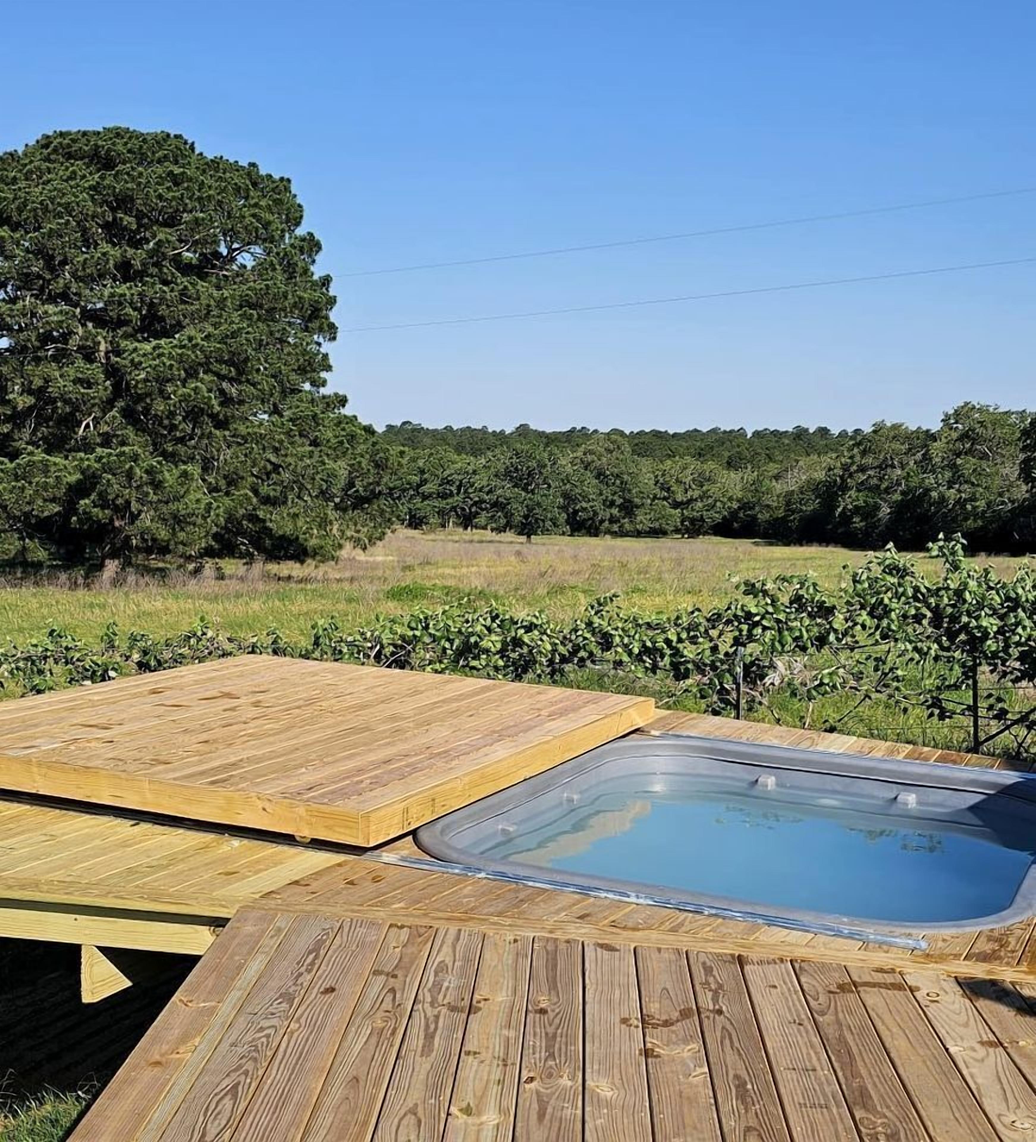 Bañera de hidromasaje al aire libre