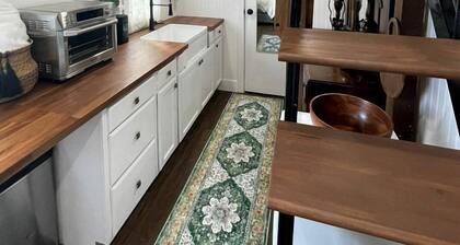 Spectacular Tiny House with Nice Sights in Alvin, Texas