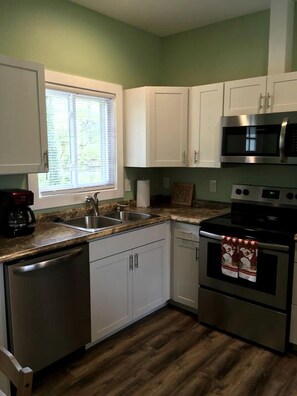 Fridge, microwave, stovetop, dishwasher