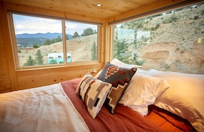 3 bedrooms, desk, WiFi, bed sheets - Bougie Tiny Home with Mountain Views, Hot Tub, Just 2 miles to Black Rock Hot Springs, NM (El Prado)