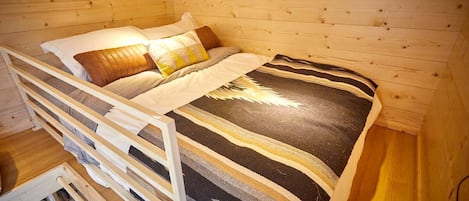 3 makuuhuonetta, työpöytä, Wi-Fi, vuodevaatteet