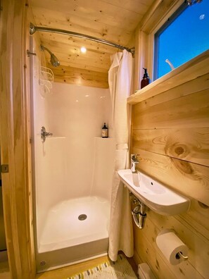 Hair dryer, towels, soap, shampoo - Bougie Tiny Home with Mountain Views, Hot Tub, Just 2 miles to Black Rock Hot Springs, NM (El Prado)