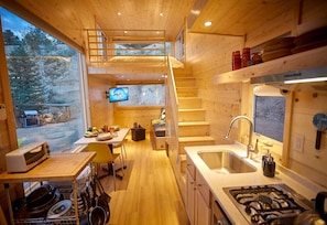 Coffee/tea maker, fridge, oven, stovetop - Bougie Tiny Home with Mountain Views, Hot Tub, Just 2 miles to Black Rock Hot Springs, NM (El Prado)