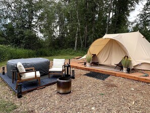 Terrace/patio - Romantic Luxury Glamping Tent with Riverfront Views near Sandpoint, Idaho (Sandpoint)