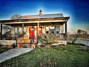 Exterior - Idyllic Cottage on a Working Farm Perfect for Weekend Getaways in Texas (Fayetteville)