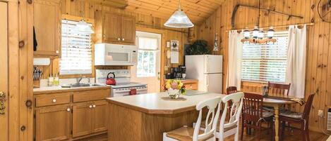 Fridge, microwave, stovetop, dishwasher