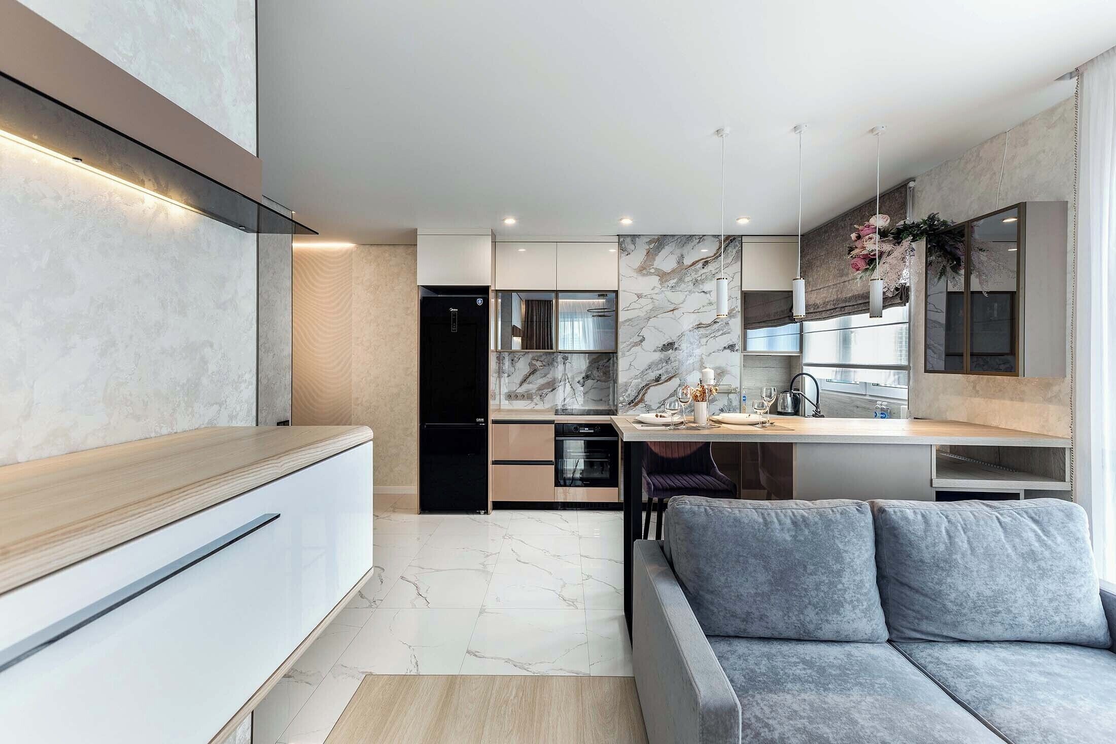 คอมฟอร์ทอพาร์ทเมนท์, ระเบียง, วิวเมือง | บริเวณนั่งเล่น | ทีวีจอแบน 40 นิ้ว พร้อมช่องดิจิตอล