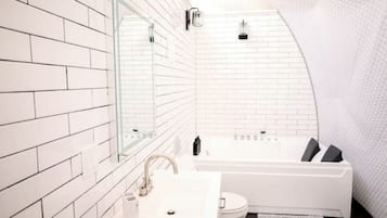 Jetted tub, hair dryer, towels, soap