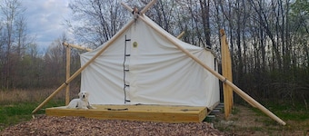 Fabulous Michigan Glamping Getaway near South Haven