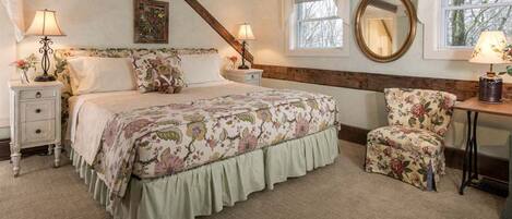 1 bedroom, desk, iron/ironing board, WiFi