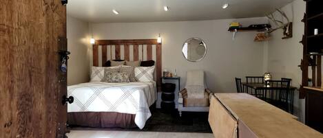 1 bedroom, bed sheets