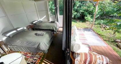 Cute Cabin for Two Surrounded by Nature for a Peaceful Getaway in Kealakekua, Hawaii