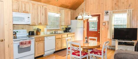 Réfrigérateur, four à micro-ondes, surface de cuisson, lave-vaisselle