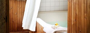 Whirlpool, Handtücher, Seife, Shampoo