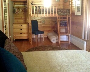 1 habitación, tabla de planchar con plancha, cuna de viaje y wifi 