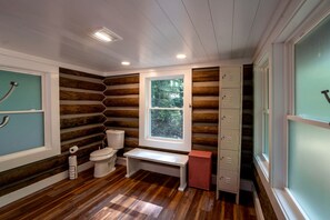 Hair dryer, towels, soap, shampoo - Dream Glamping at Adult-Only Vintage Camper Destination in Franklin, North Carolina (Franklin)