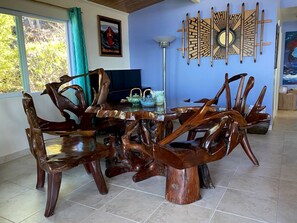 Dining - Idyllic Getaway with Ocean Views in Captain Cook, Hawaii (Captain Cook)