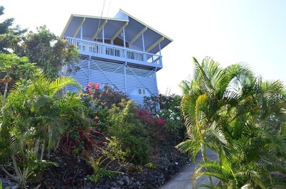 Idyllic Getaway with Ocean Views in Captain Cook, Hawaii