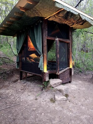 Property grounds - Romantic Escapes with Dinner Included in Cozy Nests for Glamping in West Baden Springs, Indiana (West Baden Springs)