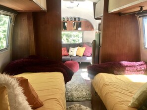 1 bedroom, bed sheets