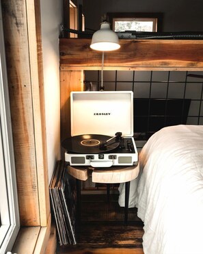 1 bedroom, WiFi, bed sheets - Magical Tennessee Tiny House with a Rooftop Deck (Maryville)