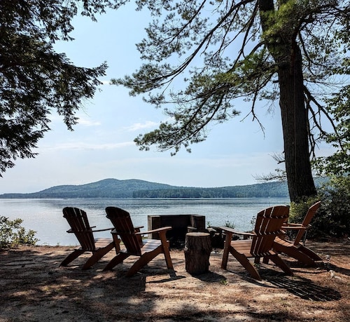 Quaint Lakeside Cabin for a Peaceful Family Getaway Surrounded by Nature by Province Lake in New Hampshire