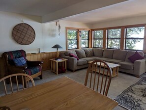 Living area - Quaint Lakeside Cabin for a Peaceful Family Getaway Surrounded by Nature by Province Lake in New Hampshire (Effingham)