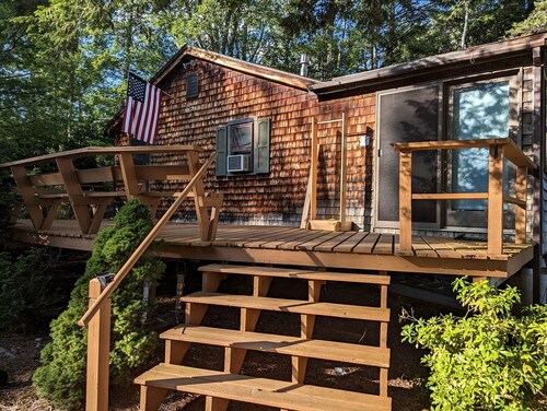 Quaint Lakeside Cabin for a Peaceful Family Getaway Surrounded by Nature by Province Lake in New Hampshire