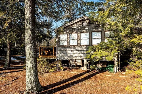 Quaint Lakeside Cabin for a Peaceful Family Getaway Surrounded by Nature by Province Lake in New Hampshire