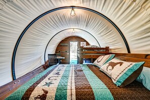 1 bedroom, bed sheets