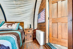 1 bedroom, bed sheets