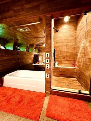 Jetted tub, hair dryer, towels, soap
