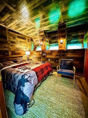 5 bedrooms, WiFi, bed sheets - Spacious Well Furnished A-Frame with Sauna in Union Dale, Pennsylvania (Union Dale)