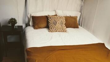 1 dormitorio, cuna de viaje, ropa de cama