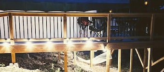 Lovely Safari Tent with Treetop Views for Family Glamping in Missouri