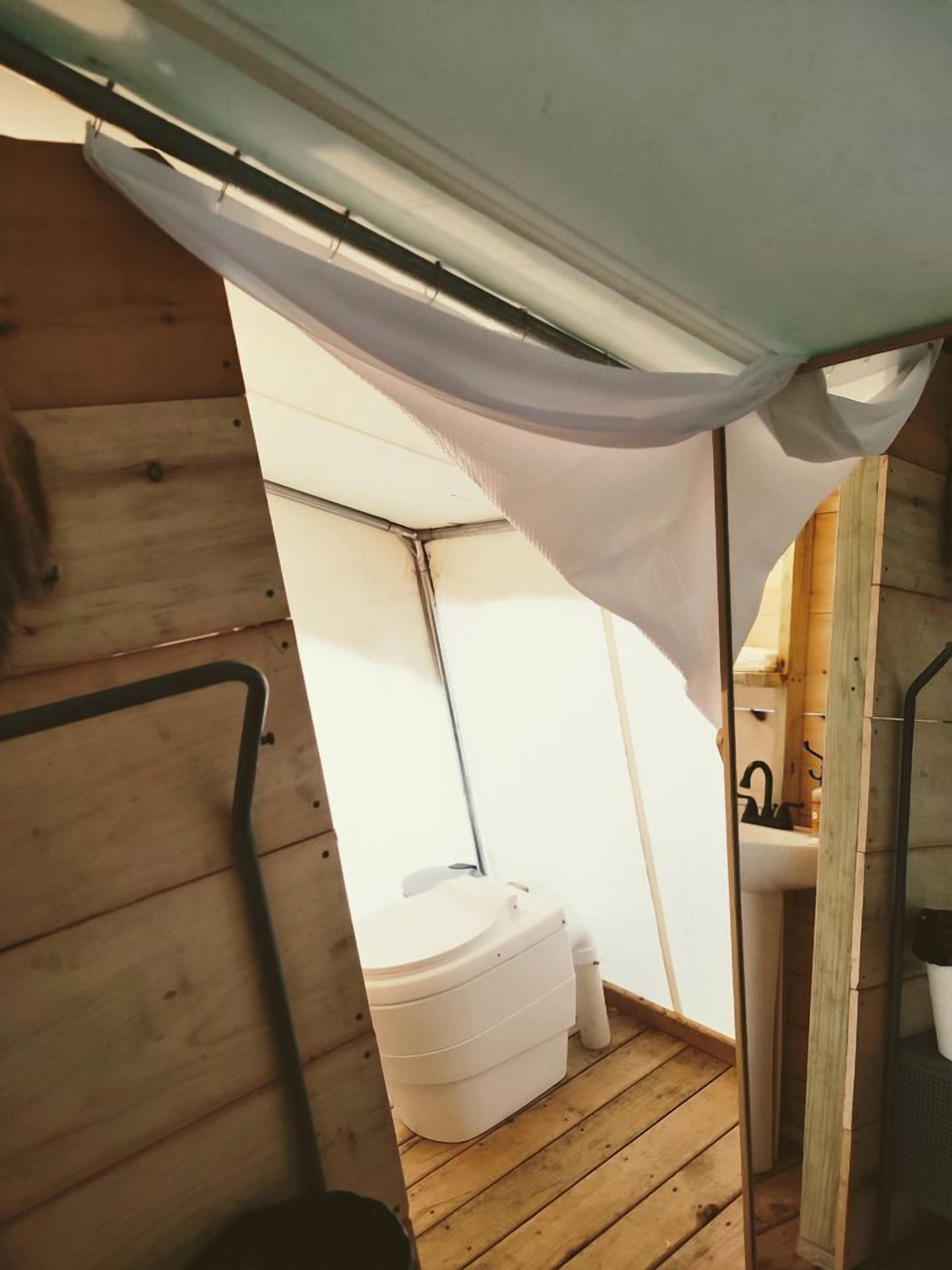 Towels, soap, shampoo, toilet paper