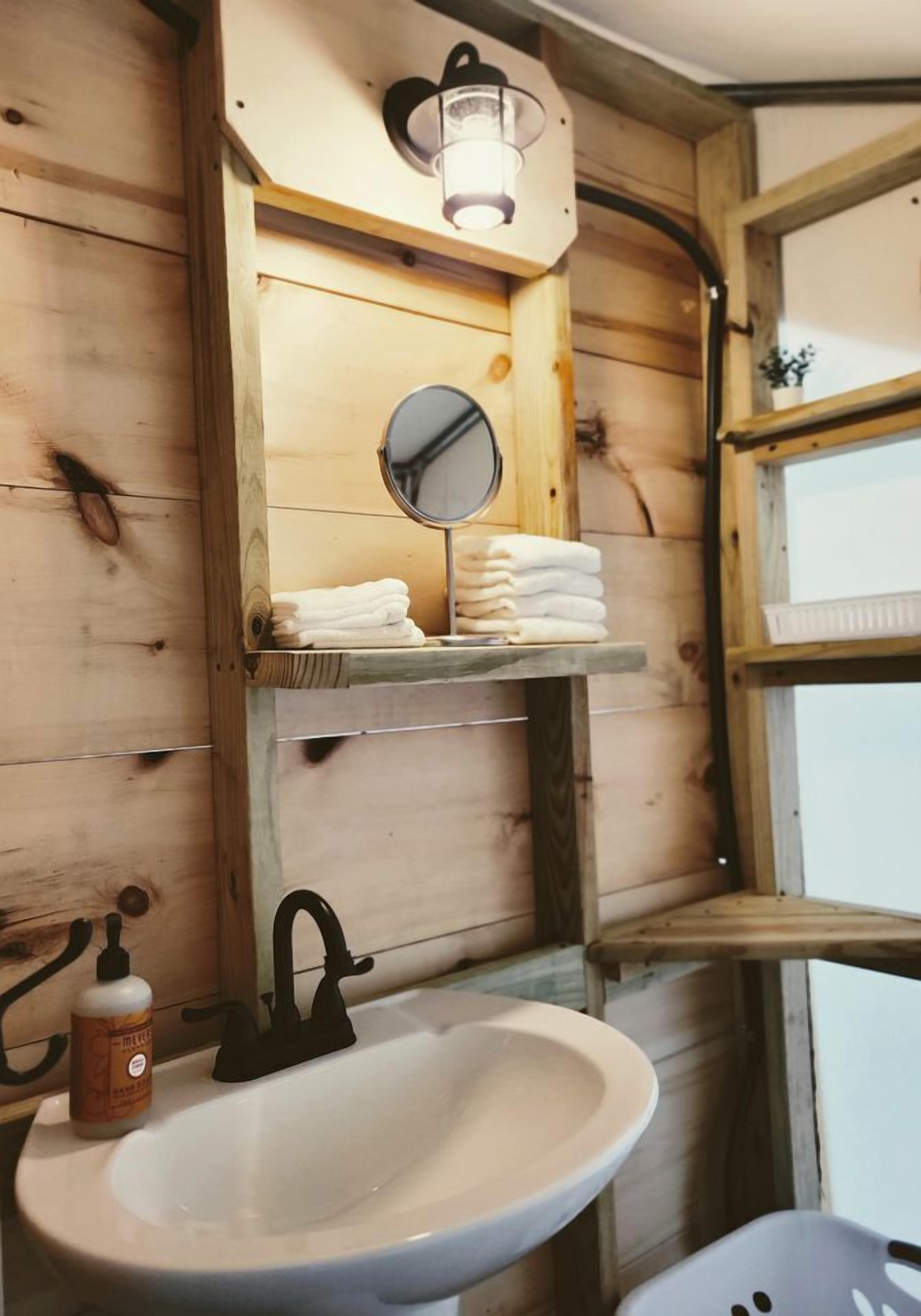 Towels, soap, shampoo, toilet paper