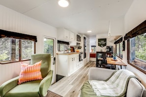 Interior - Unique Tiny House with Hot-tub, Fire Pit and Hiking Trail in Leander, Texas (Leander)