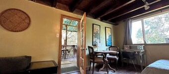 Charming Cabin Ideal for Hikers and Nature Lovers in Topanga, California