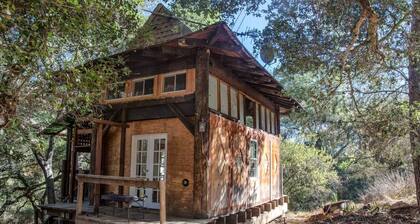 Charming Cabin Ideal for Hikers and Nature Lovers in Topanga, California