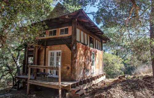 Charming Cabin Ideal for Hikers and Nature Lovers in Topanga, California