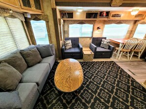 TV, fireplace