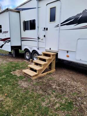 Exterior - Stunning Caravan with Fire Pit in Del Rio, Tennessee (Del Río)