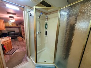 Soap, shampoo, toilet paper - Stunning Caravan with Fire Pit in Del Rio, Tennessee (Del Río)