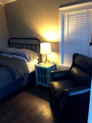 1 bedroom, bed sheets