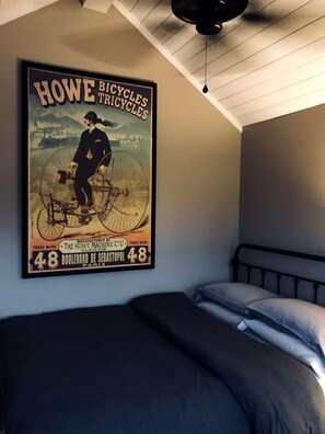 1 bedroom, bed sheets - Beautiful Treehouse Under The Stars Near Wolverine, Michigan (Holly)