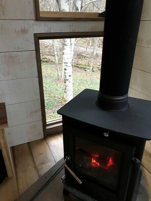 Interior - Off Grid Tiny Cabin Ideal for Couples in Burnsville, North Carolina (Burnsville)