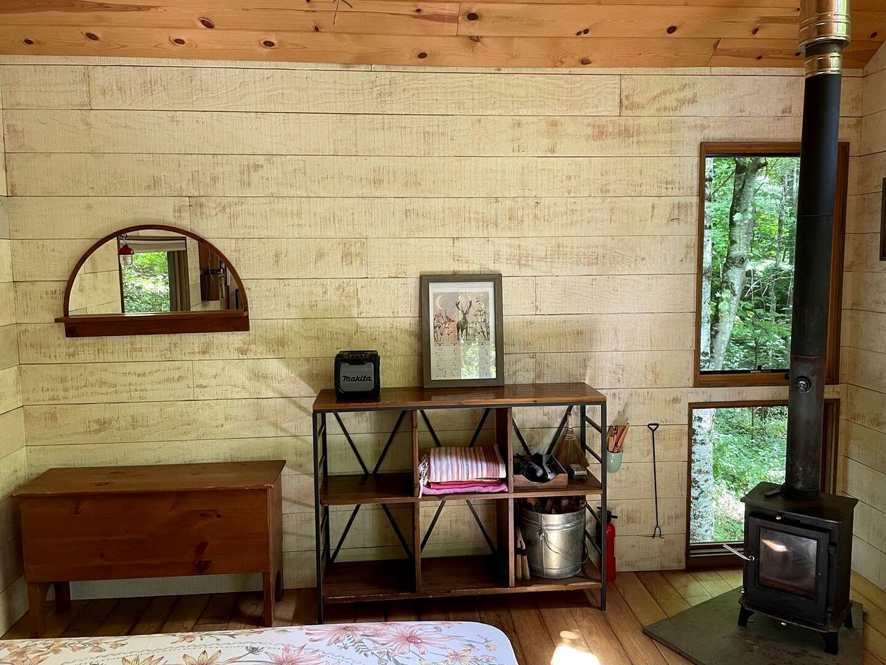 1 bedroom, bed sheets